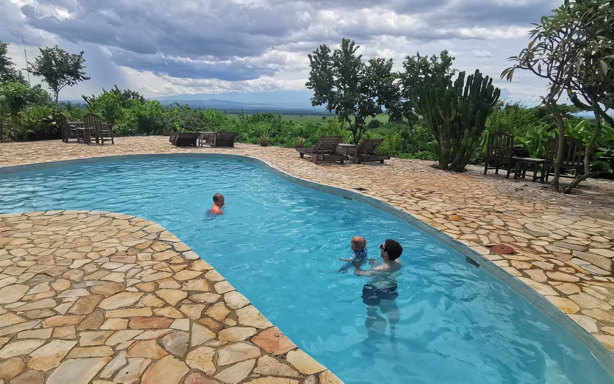 Swimming_Pool_at_Kyambura_Gorge_Lodge_bhpgwz
